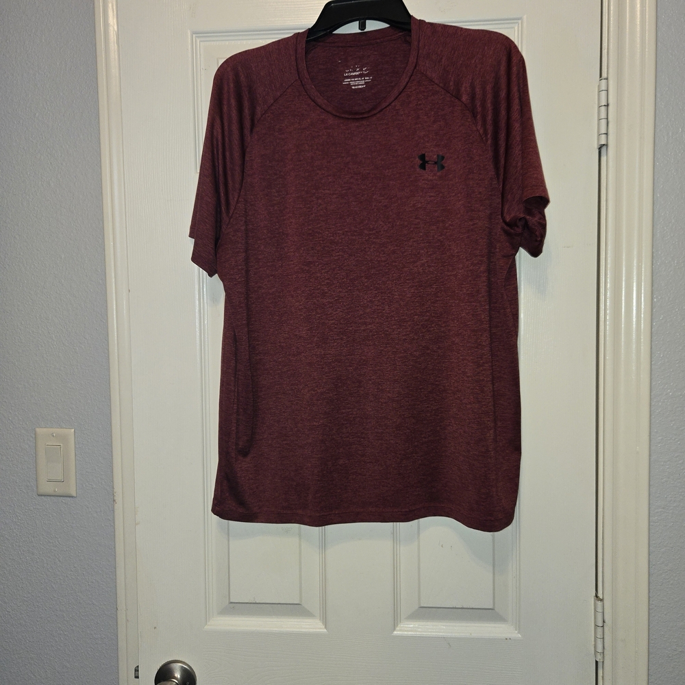 Under Armour Men's Maroon Short Sleeve Shirt
